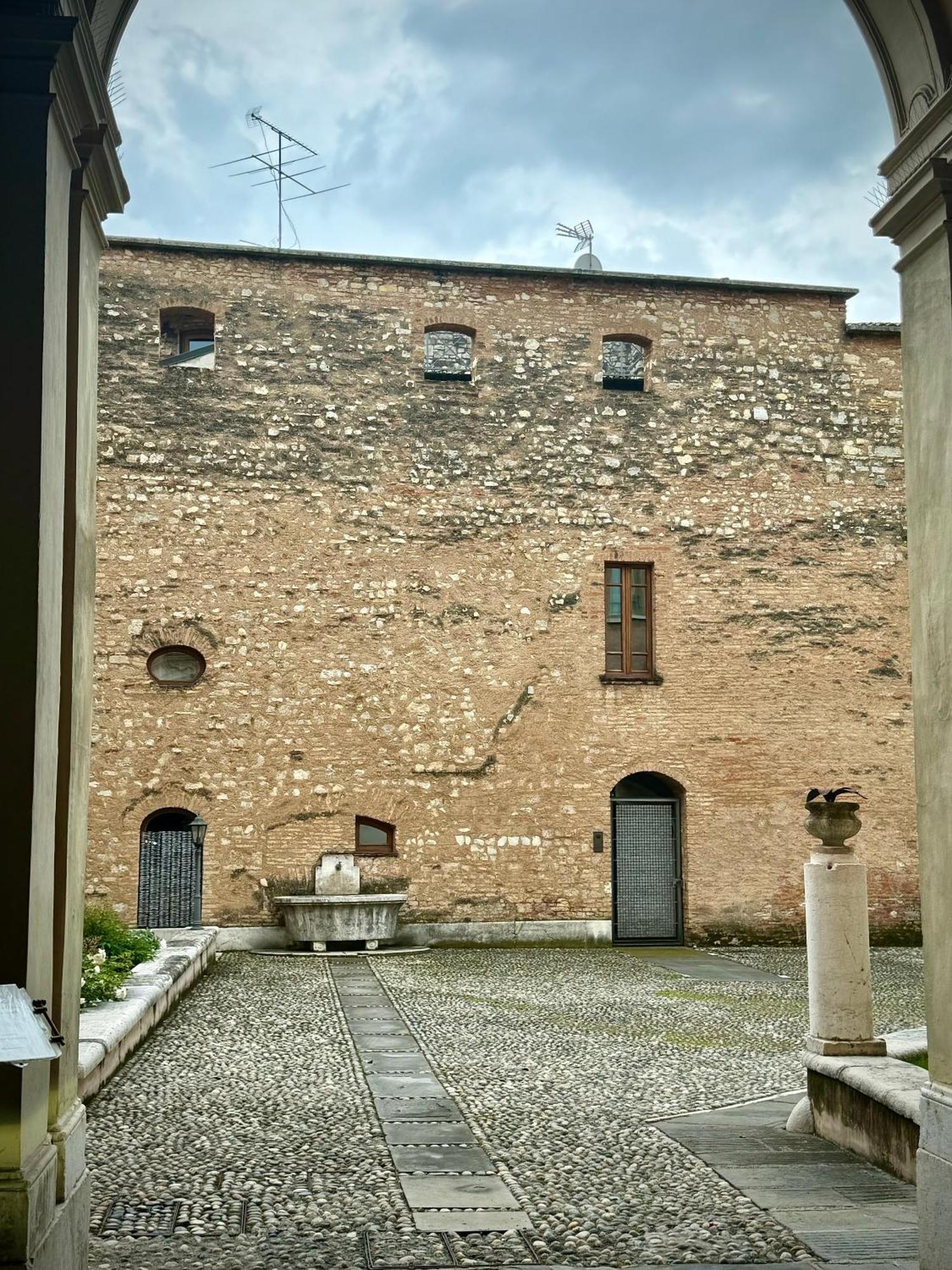 Dimora Legnazzi_A Gem In The Heart Of Brescia Διαμέρισμα Εξωτερικό φωτογραφία